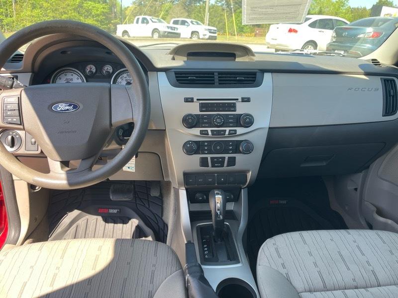 Ford Focus 4dr Sdn SE 2011