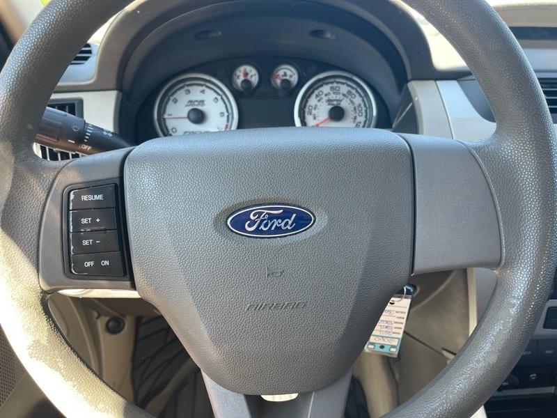 Ford Focus 4dr Sdn SE 2011