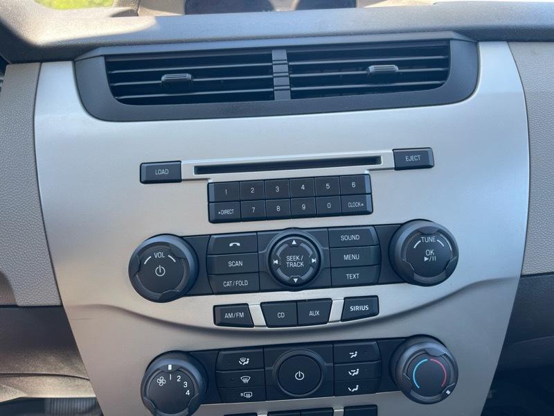 Ford Focus 4dr Sdn SE 2011