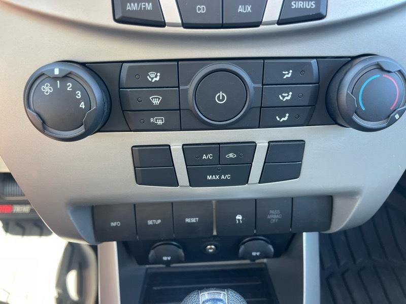 Ford Focus 4dr Sdn SE 2011