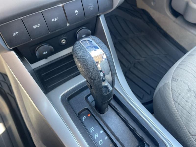 Ford Focus 4dr Sdn SE 2011