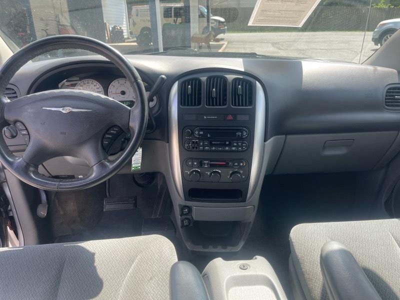 Chrysler Town & Country 4dr LWB Touring FWD 2005