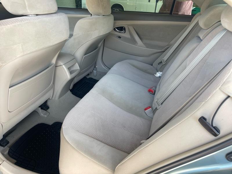 Toyota Camry 4dr Sdn I4 Man (Natl) 2010