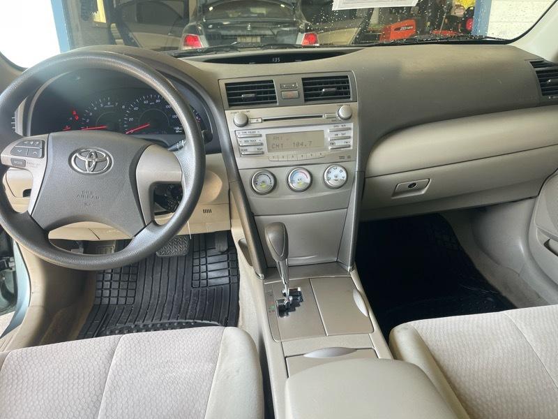 Toyota Camry 4dr Sdn I4 Man (Natl) 2010