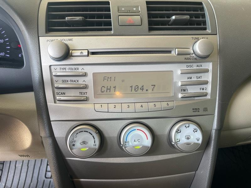 Toyota Camry 4dr Sdn I4 Man (Natl) 2010