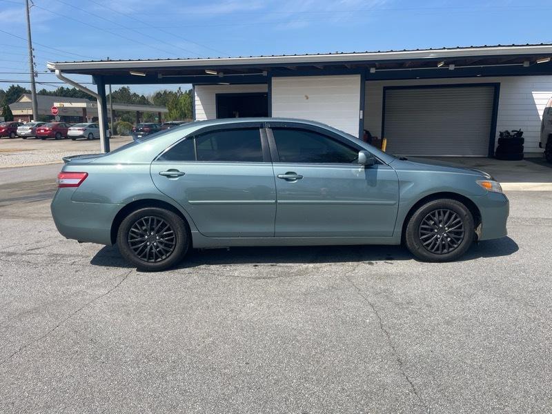 Toyota Camry 4dr Sdn I4 Man (Natl) 2010