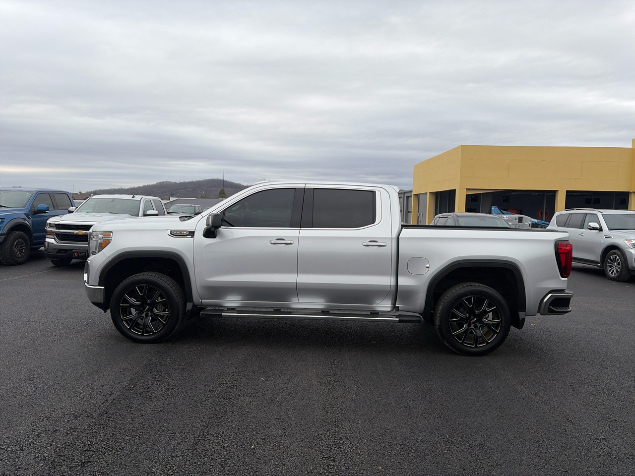 GMC Sierra 1500 4WD Crew Cab 147" SLT 2020