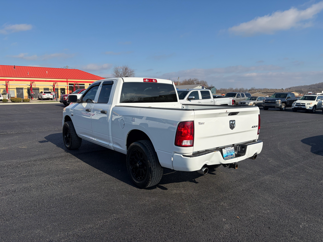 RAM 1500 4WD Quad Cab 140.5" Express 2016