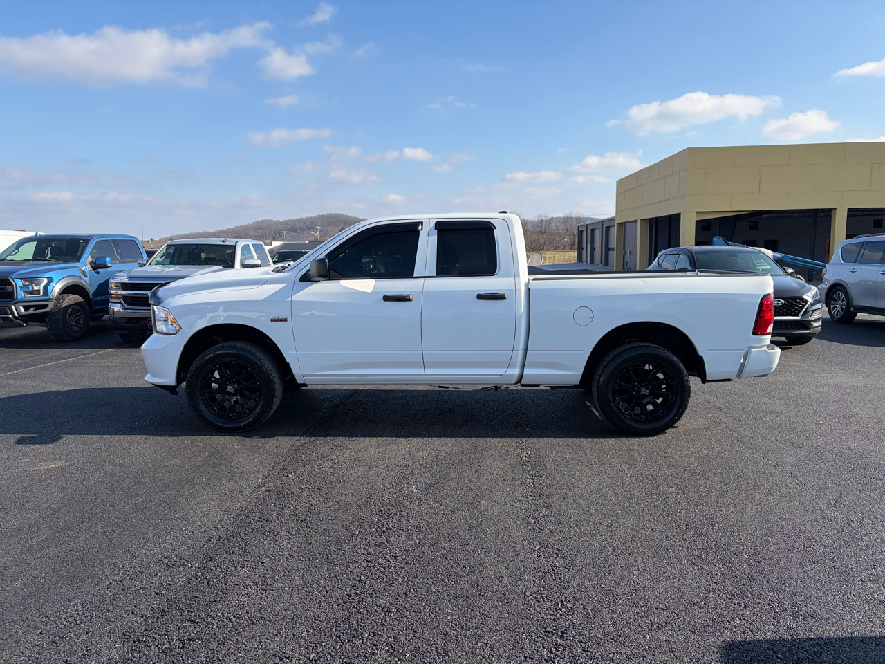RAM 1500 4WD Quad Cab 140.5" Express 2016