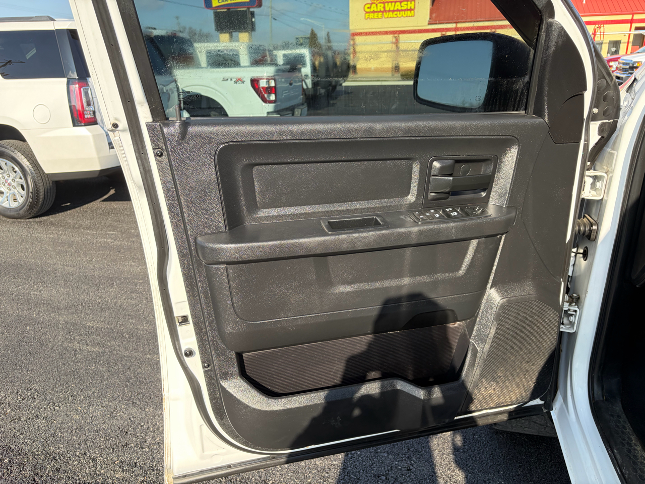 RAM 1500 4WD Quad Cab 140.5" Express 2016