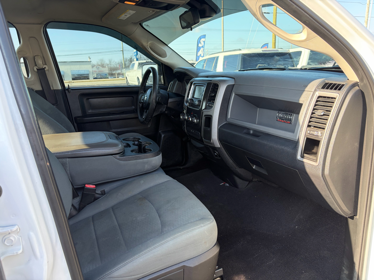 RAM 1500 4WD Quad Cab 140.5" Express 2016