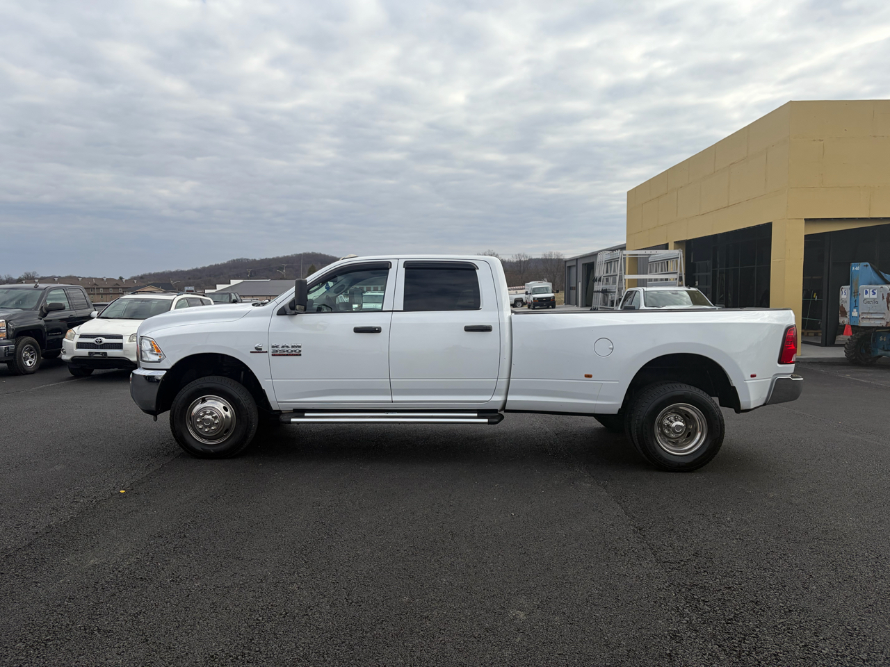 RAM 3500 Tradesman 4x4 Crew Cab 8' Box 2018