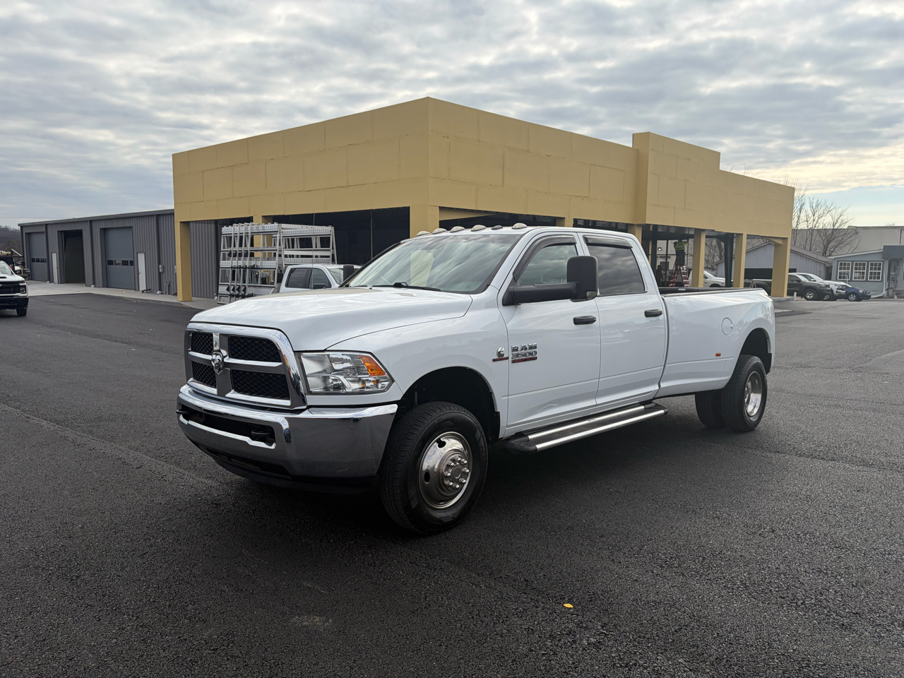 RAM 3500 Tradesman 4x4 Crew Cab 8' Box 2018