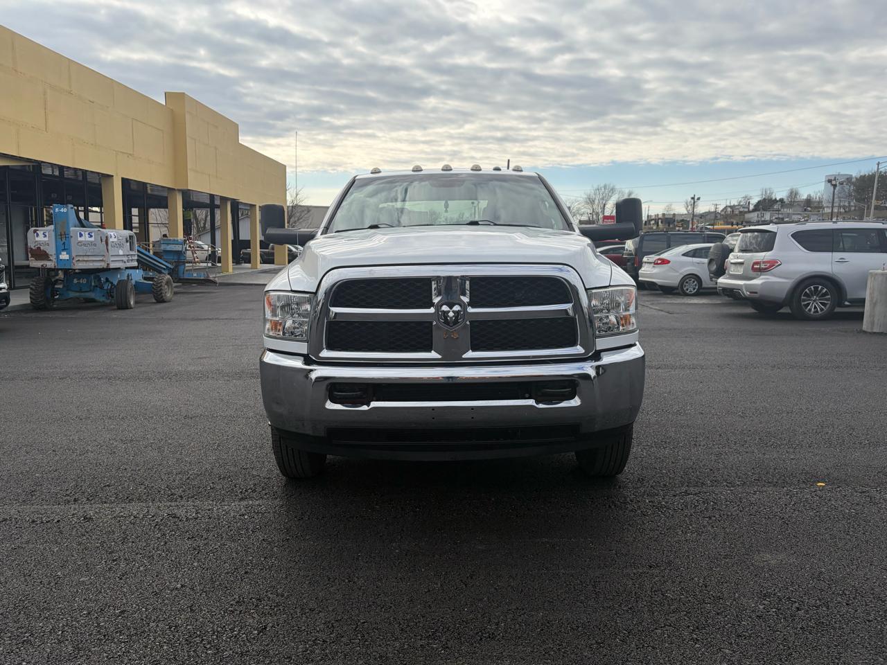 RAM 3500 Tradesman 4x4 Crew Cab 8' Box 2018