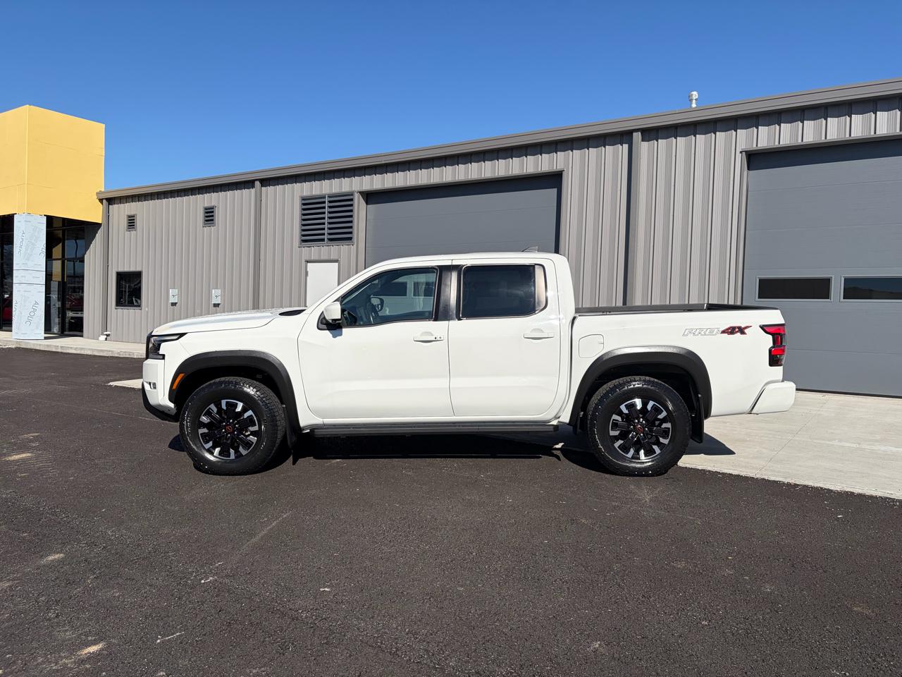 Nissan Frontier Crew Cab 4x4 PRO-4X Auto *Ltd Avail* 2023