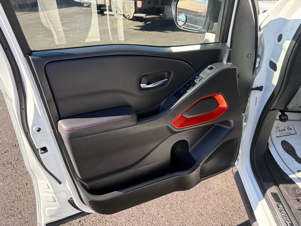 Nissan Frontier Crew Cab 4x4 PRO-4X Auto *Ltd Avail* 2023