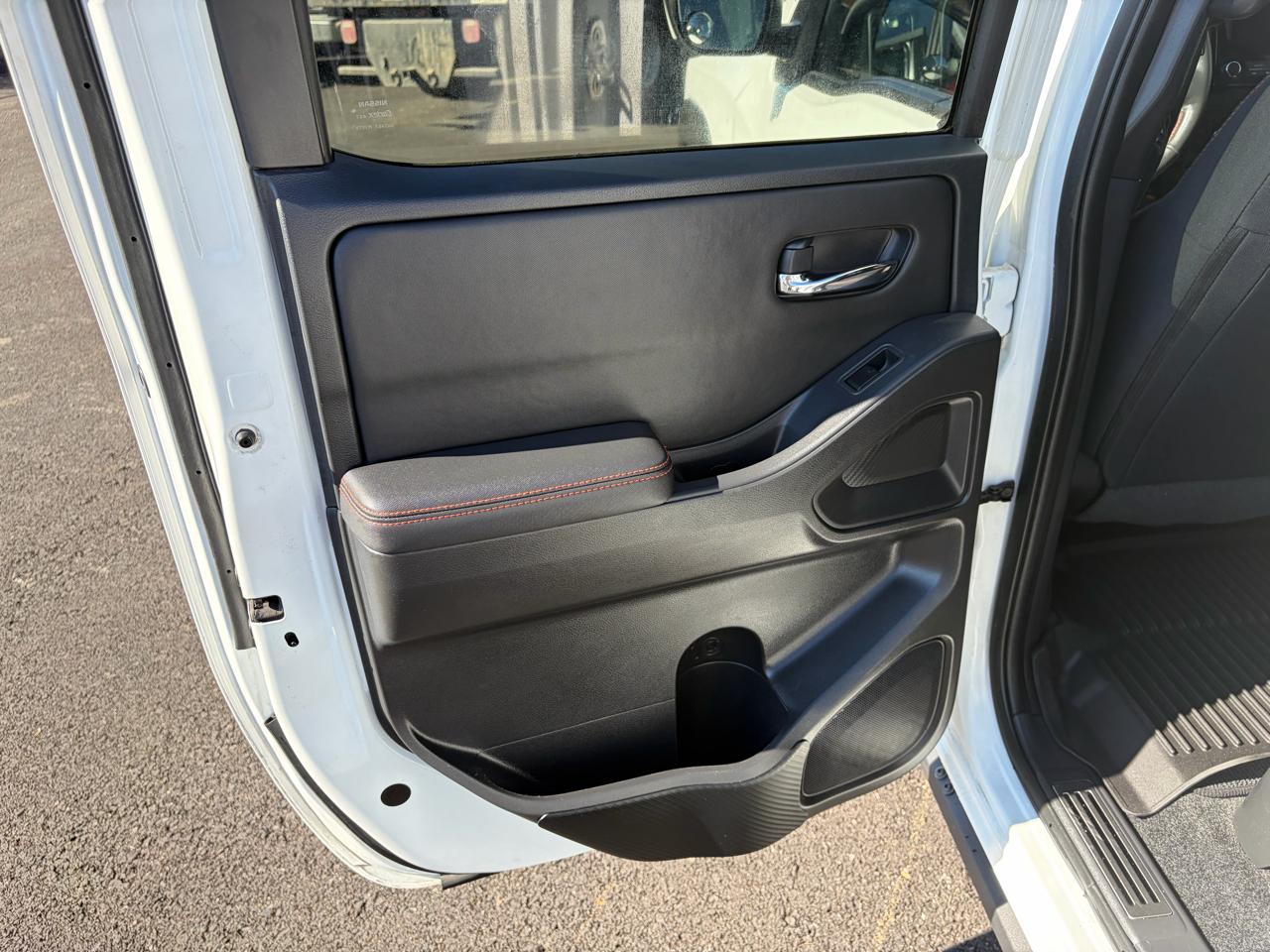 Nissan Frontier Crew Cab 4x4 PRO-4X Auto *Ltd Avail* 2023