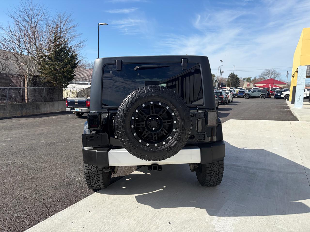 Jeep Wrangler Unlimited 4WD 4dr Sahara 2012