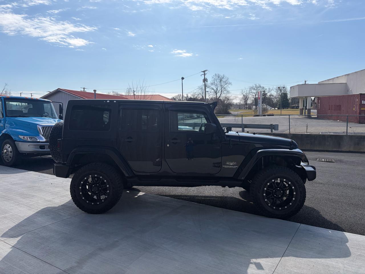 Jeep Wrangler Unlimited 4WD 4dr Sahara 2012