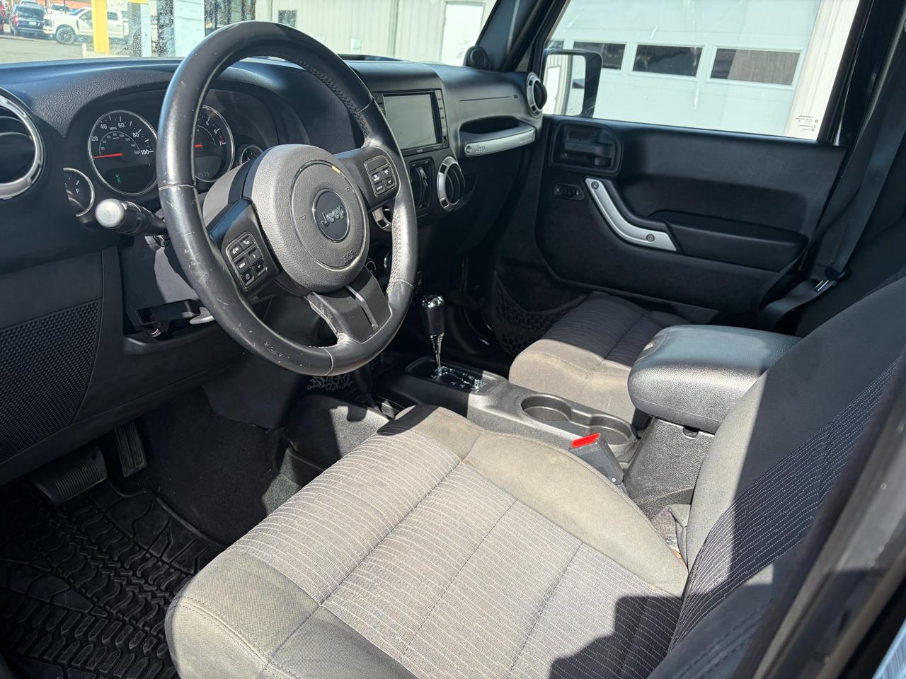 Jeep Wrangler Unlimited 4WD 4dr Sahara 2012