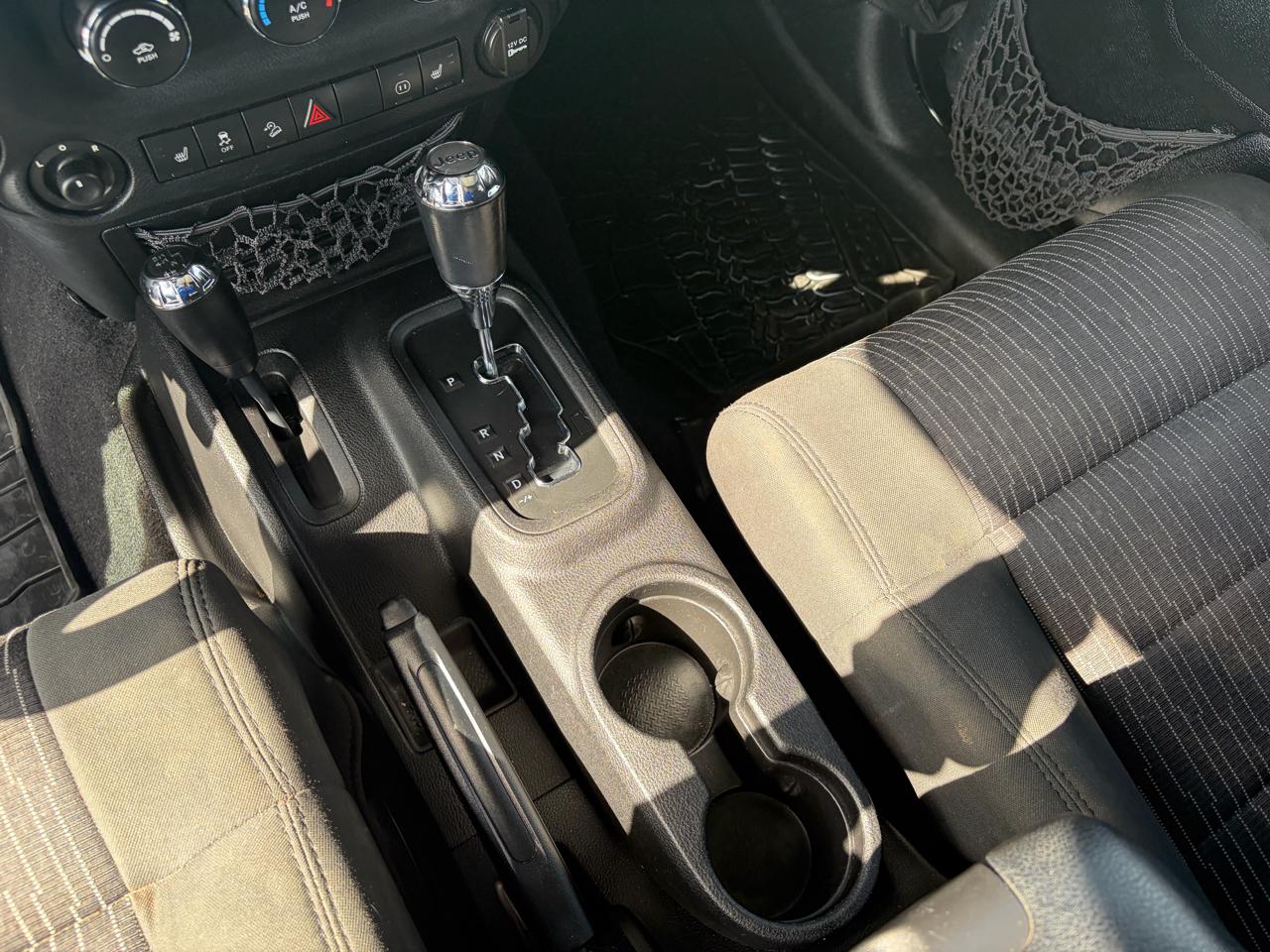 Jeep Wrangler Unlimited 4WD 4dr Sahara 2012