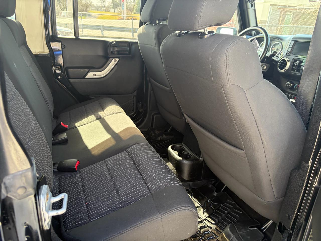 Jeep Wrangler Unlimited 4WD 4dr Sahara 2012