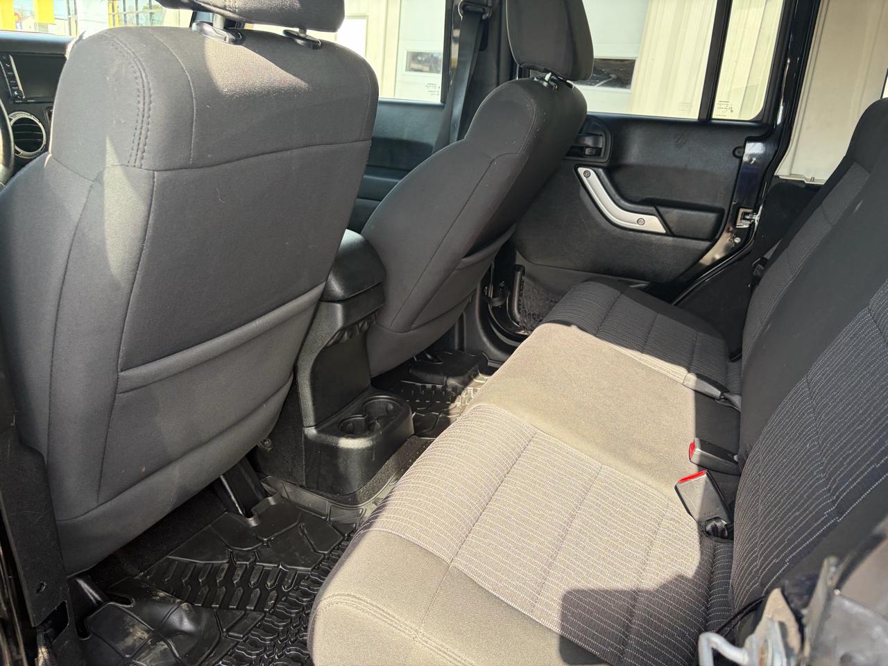 Jeep Wrangler Unlimited 4WD 4dr Sahara 2012