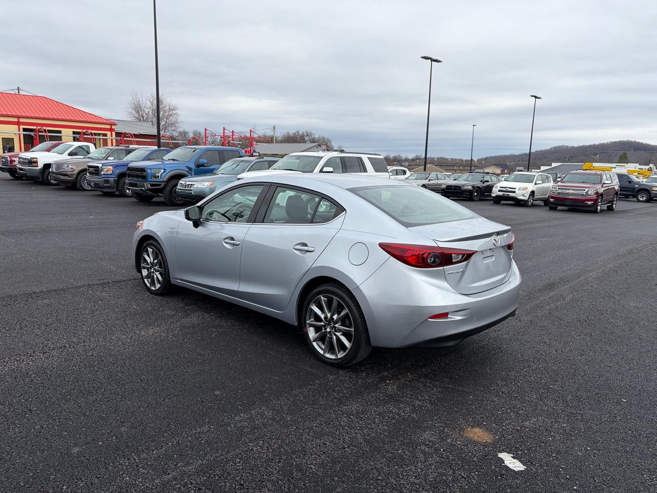 Mazda Mazda3 4-Door Touring Auto 2018