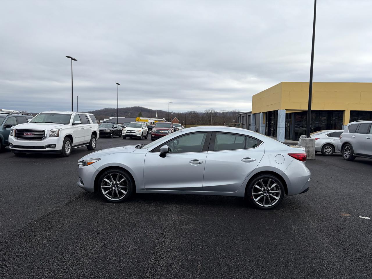 Mazda Mazda3 4-Door Touring Auto 2018
