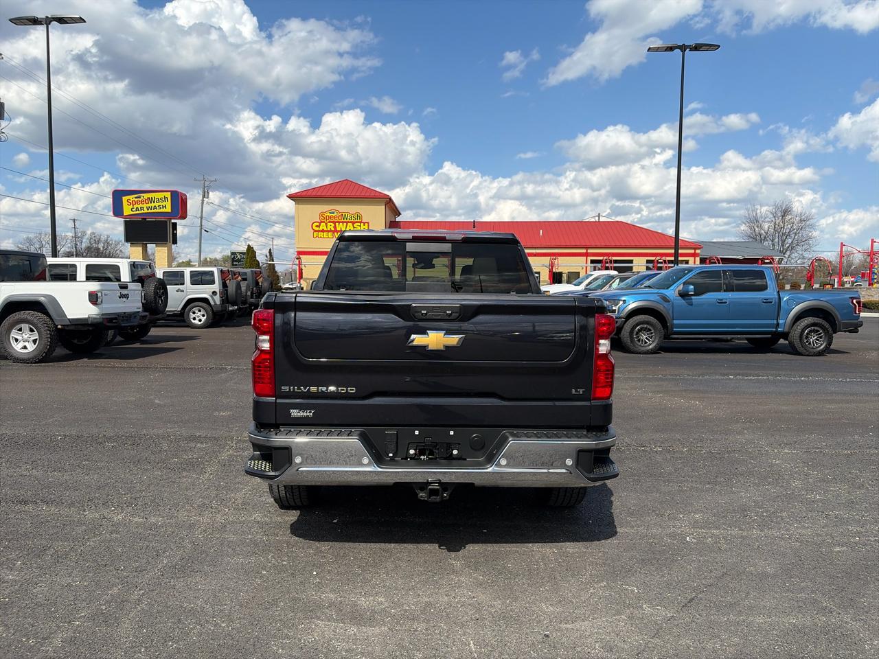 Chevrolet Silverado 1500 4WD Crew Cab 147" LT w/1LT 2023