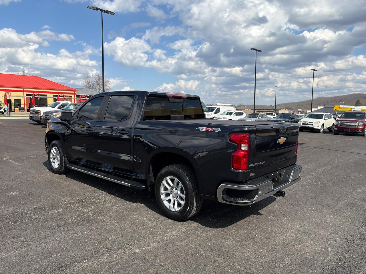 Chevrolet Silverado 1500 4WD Crew Cab 147" LT w/1LT 2023