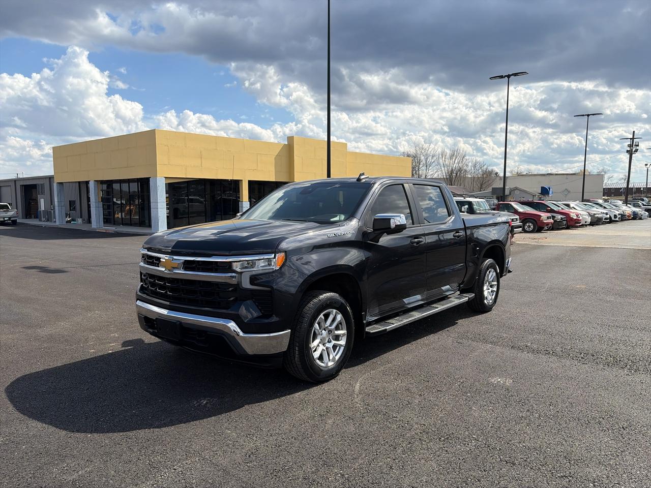 Chevrolet Silverado 1500 4WD Crew Cab 147" LT w/1LT 2023