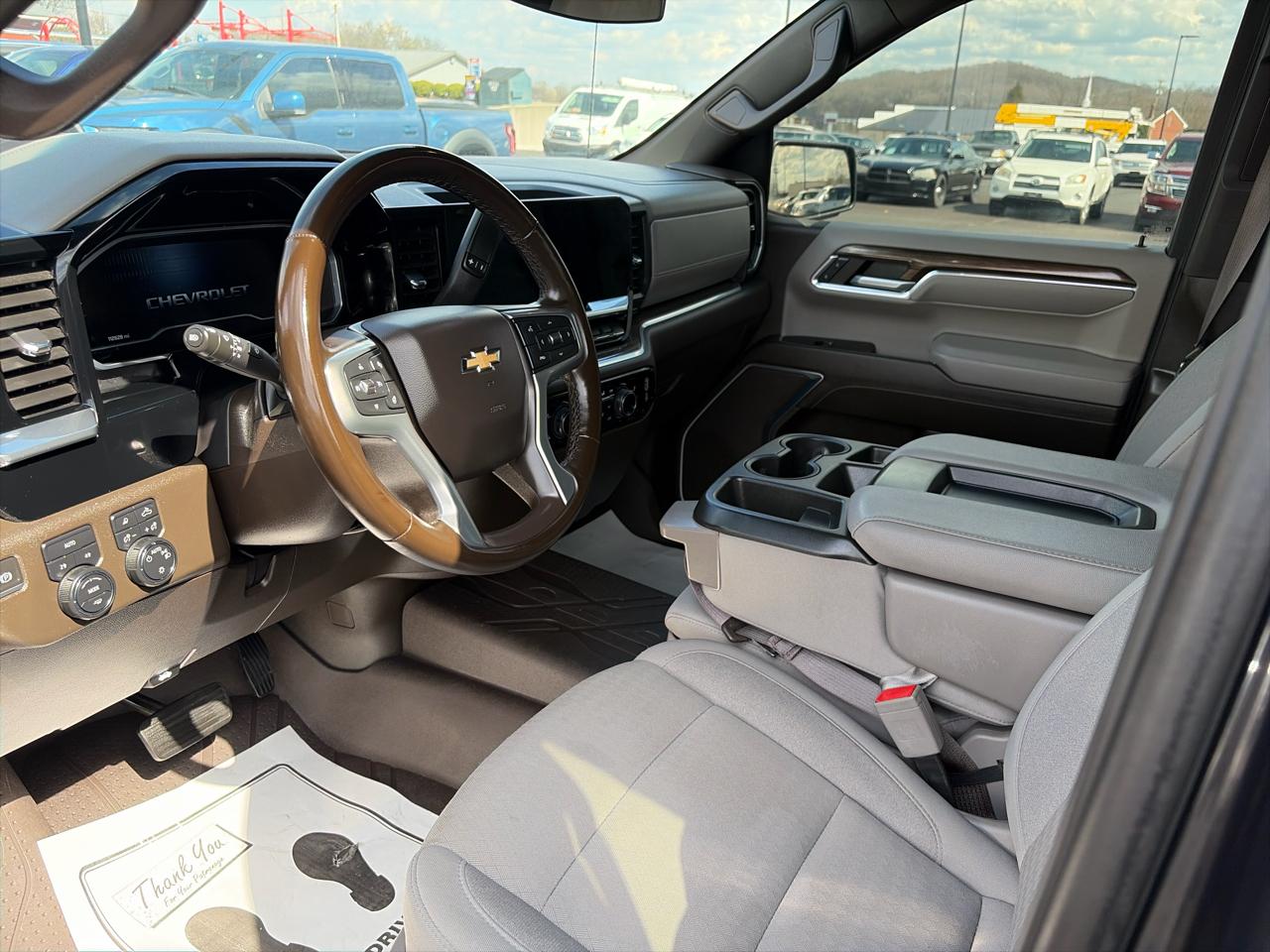 Chevrolet Silverado 1500 4WD Crew Cab 147" LT w/1LT 2023