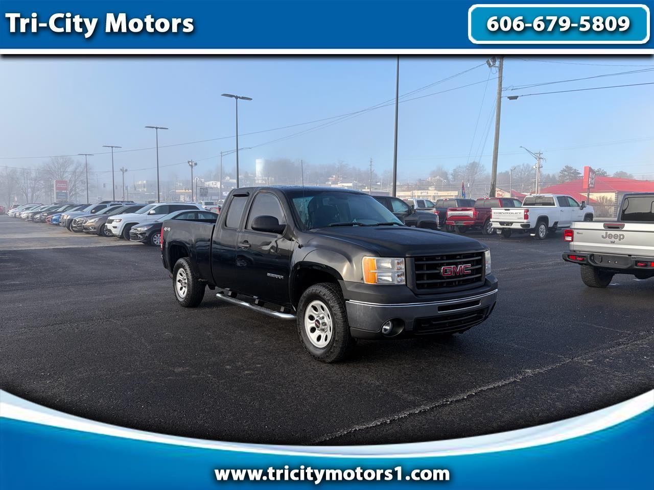 GMC Sierra 1500 4WD Ext Cab 143.5" Work Truck 2011