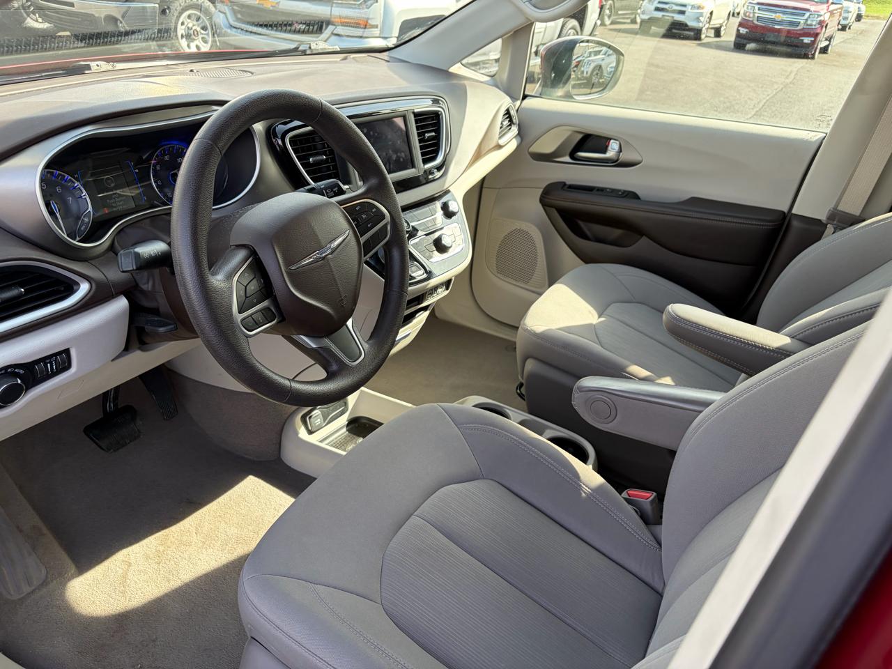 Chrysler Voyager LX FWD 2021