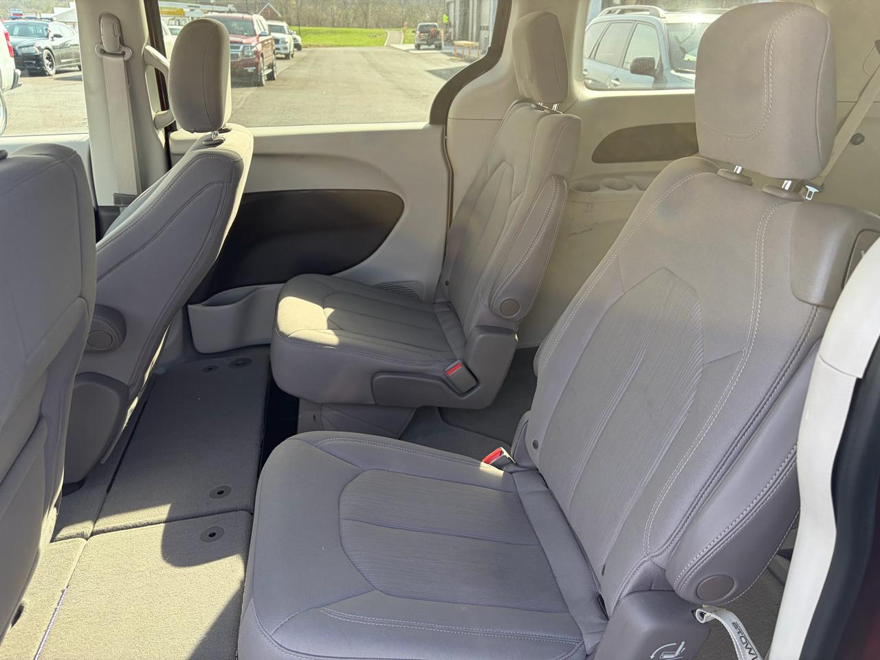 Chrysler Voyager LX FWD 2021