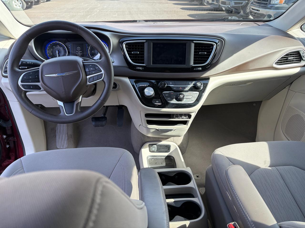 Chrysler Voyager LX FWD 2021