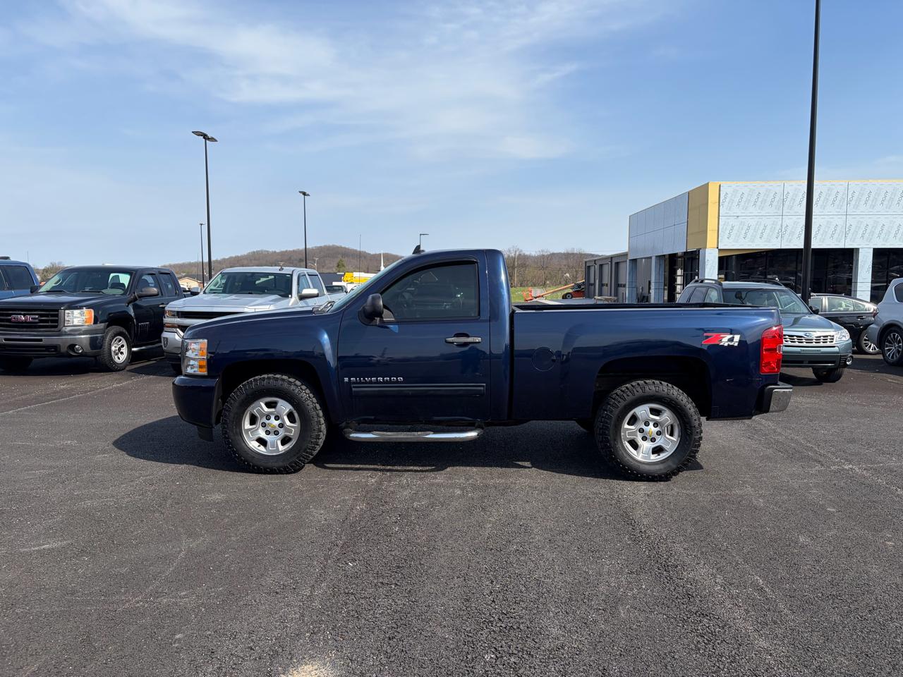 Chevrolet Silverado 1500 4WD Reg Cab 119.0" LT 2009