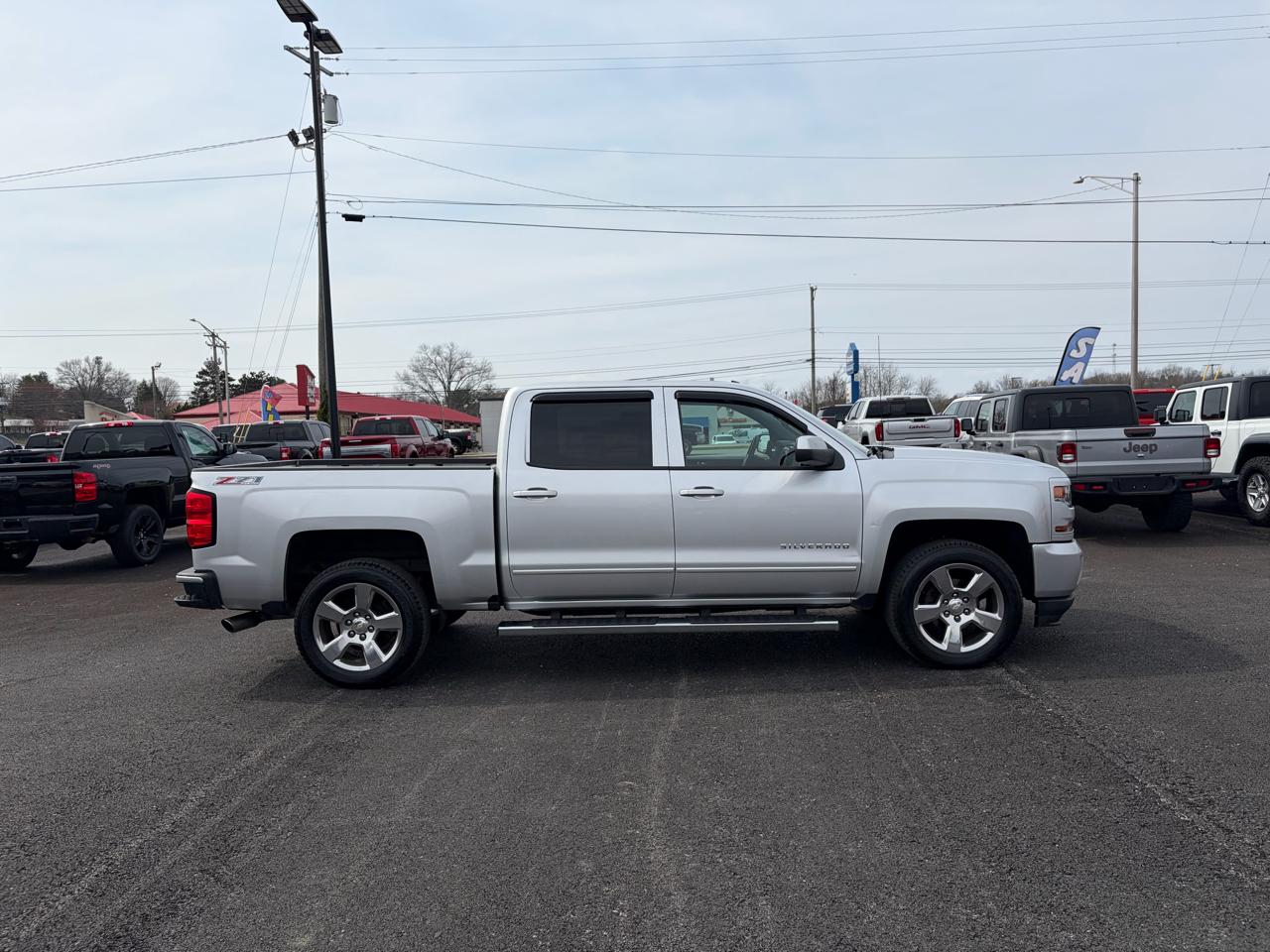 Chevrolet Silverado 1500 4WD Crew Cab 143.5" LT w/2LT 2017