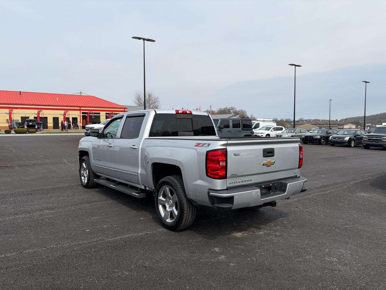 Chevrolet Silverado 1500 4WD Crew Cab 143.5" LT w/2LT 2017