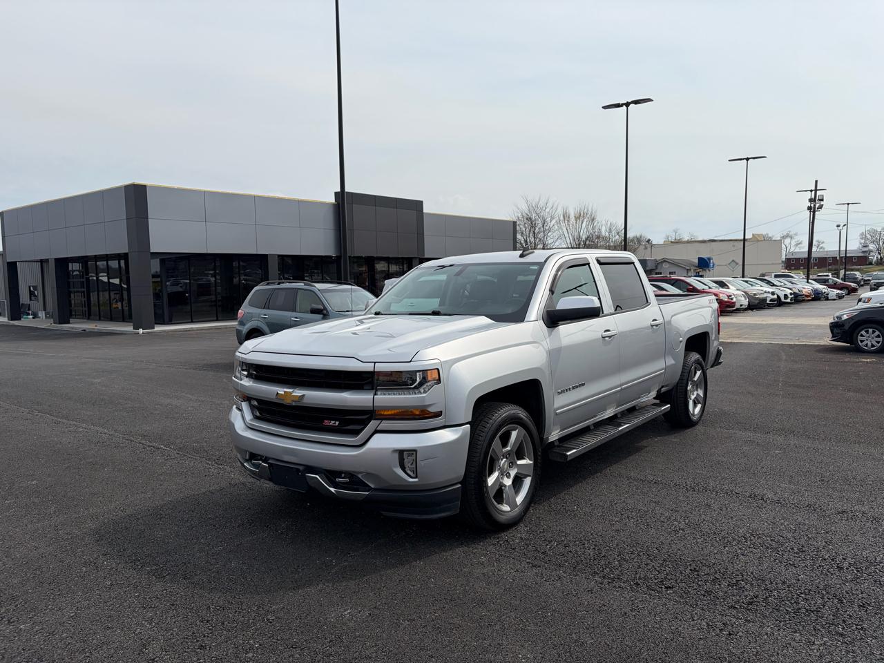 Chevrolet Silverado 1500 4WD Crew Cab 143.5" LT w/2LT 2017