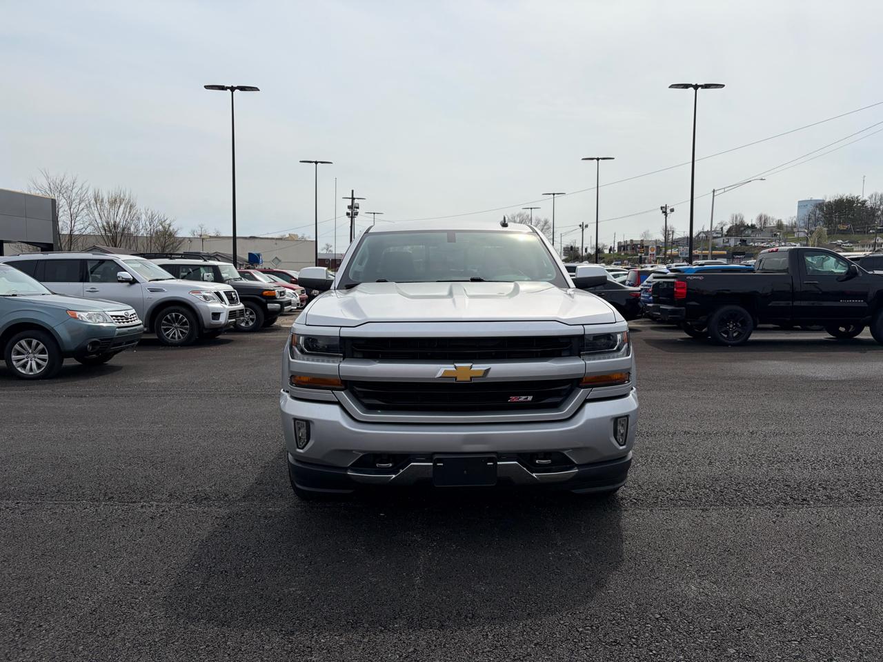 Chevrolet Silverado 1500 4WD Crew Cab 143.5" LT w/2LT 2017