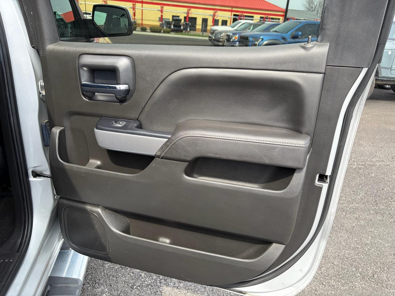 Chevrolet Silverado 1500 4WD Crew Cab 143.5" LT w/2LT 2017