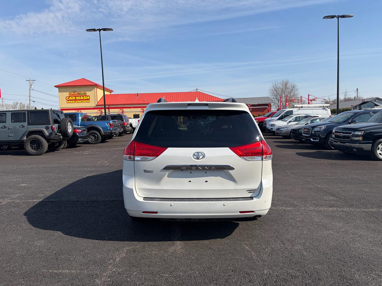 Toyota Sienna 5dr 7-Pass Van V6 XLE AWD (Natl) 2012
