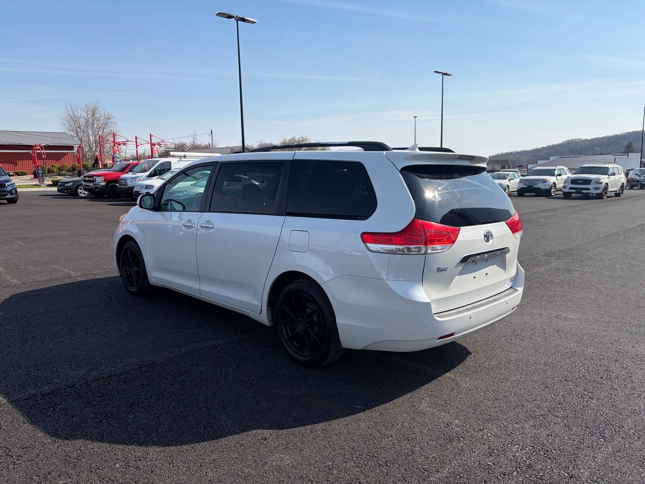 Toyota Sienna 5dr 7-Pass Van V6 XLE AWD (Natl) 2012