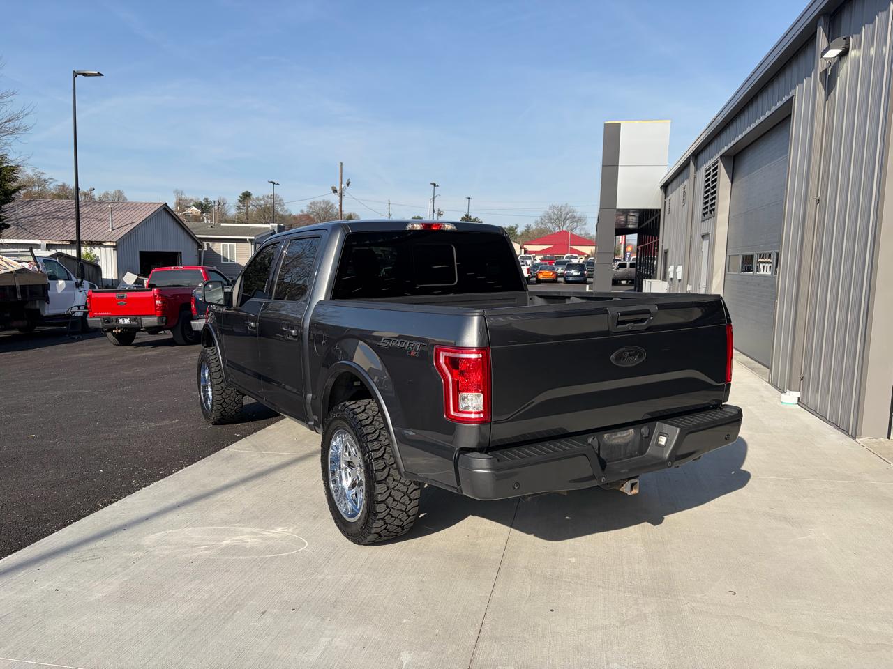Ford F-150 4WD SuperCrew 145" Lariat 2016