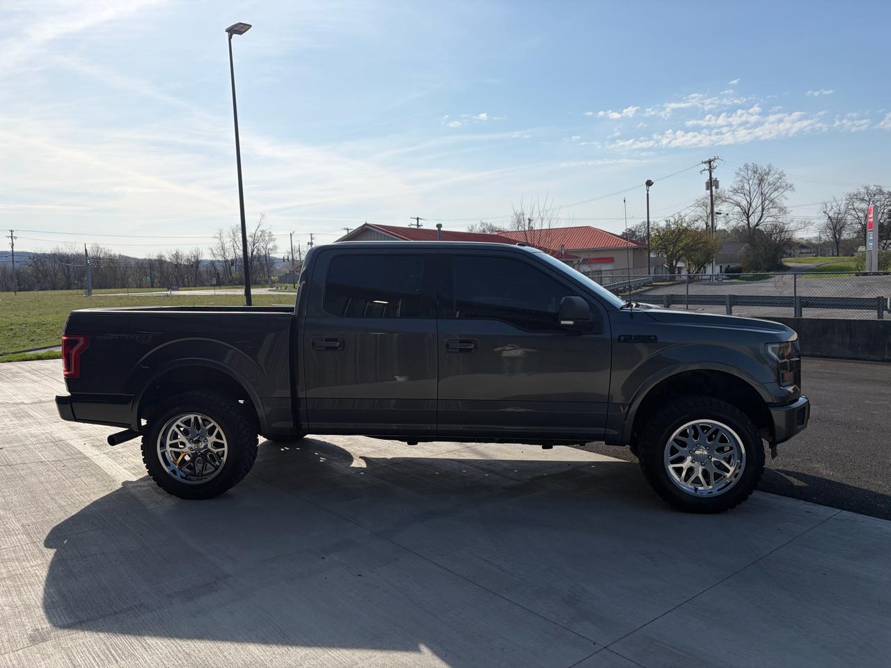Ford F-150 4WD SuperCrew 145" Lariat 2016