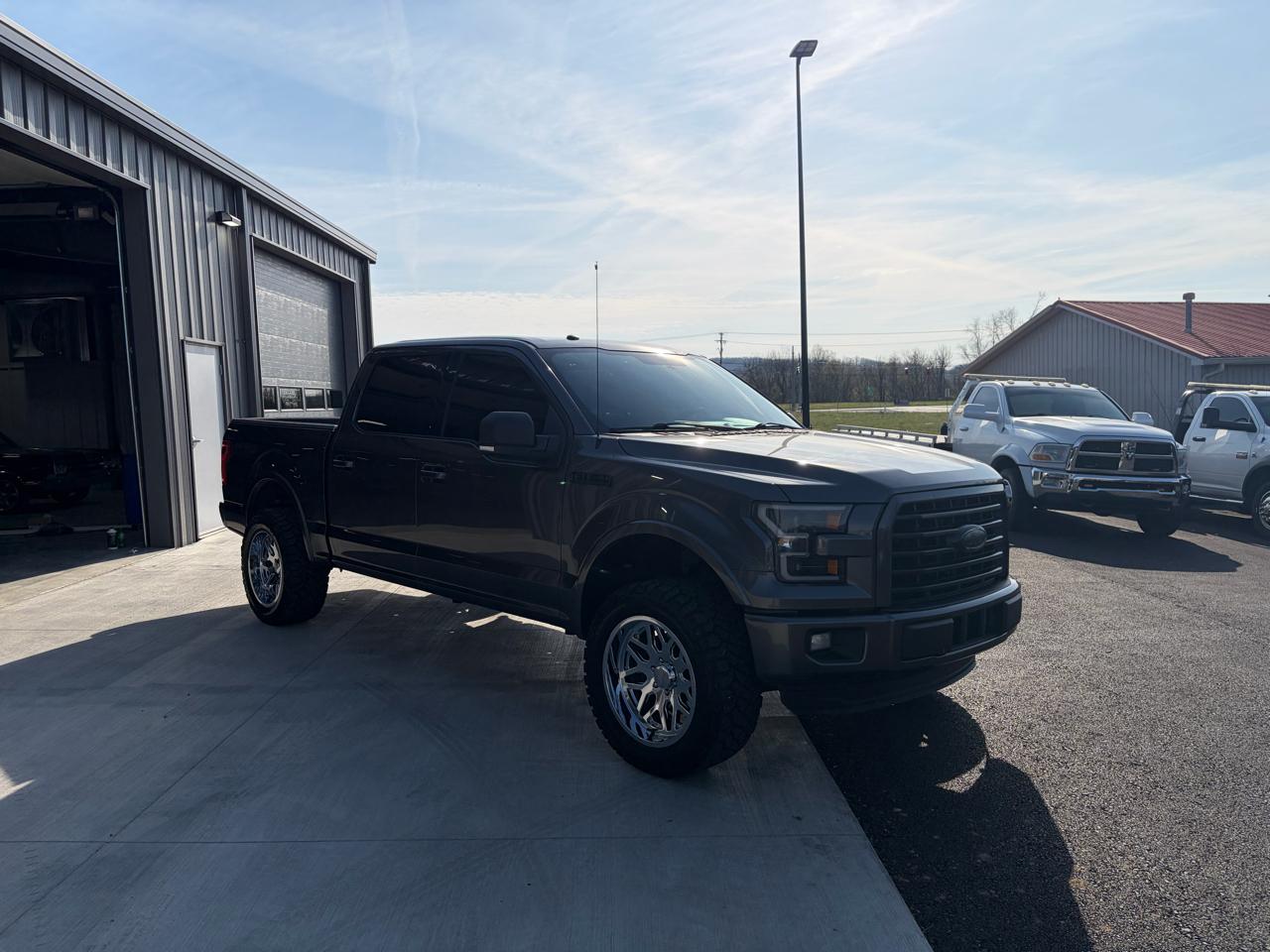 Ford F-150 4WD SuperCrew 145" Lariat 2016