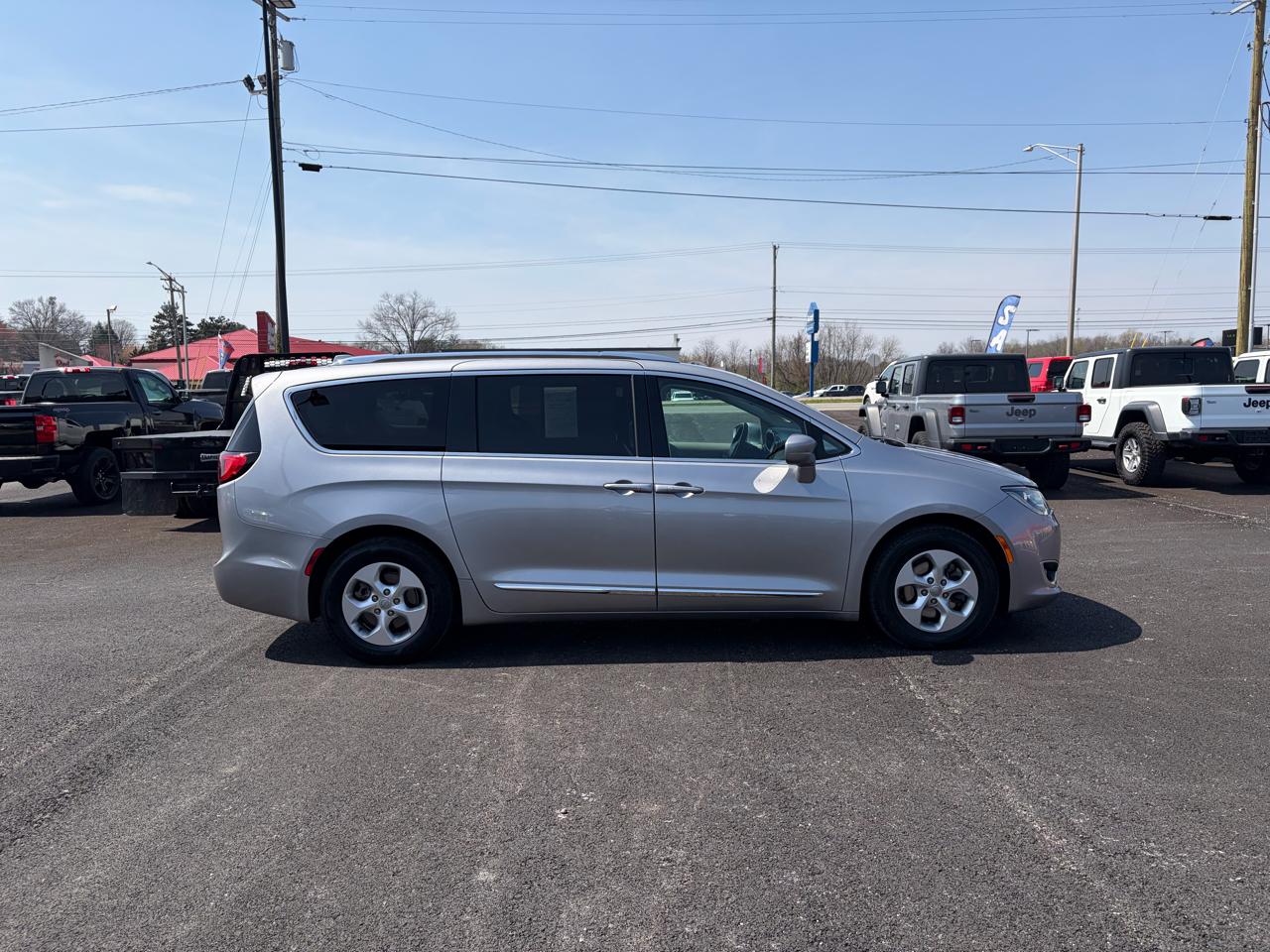 Chrysler Pacifica Touring-L Plus FWD 2017