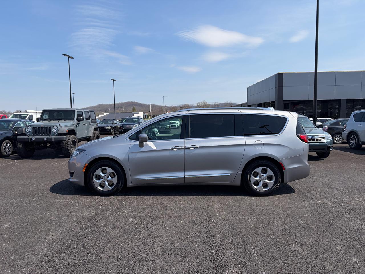 Chrysler Pacifica Touring-L Plus FWD 2017